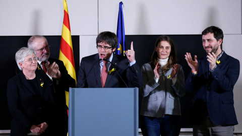 Puigdemont comparece desde Bruselas para celebrar el resultado de JxCAT. REUTERS/Francois Lenoir