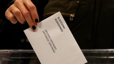 Un total de 5.885 mesas están ubicadas en la provincia de Barcelona, 825 en Girona, 534 en Lleida y 1.003 en Tarragona. / Reuters