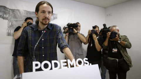 El secretario general de Podemos, Pablo Iglesias, comparece en rueda de prensa para analizar la situación tras las elecciones del 24-M. EFE/Paco Campos El secretario general de Podemos, Pablo Iglesias, comparece en rueda de prensa para analizar la situación tras las elecciones del 24-M. EFE/Paco Campos