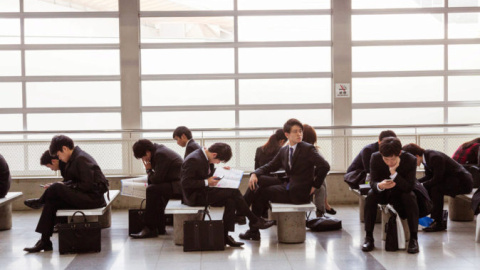 En 2016 más del 20% de los trabajadores japoneses reconocían estar trabajando más de 80 horas extra al mes -EFE En 2016 más del 20% de los trabajadores japoneses reconocían estar trabajando más de 80 horas extra al mes -EFE