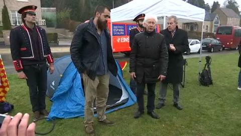 Las payasadas del 'gobierno de Tabarnia' llegan hasta Waterloo para atacar a Puigdemont Las payasadas del 'gobierno de Tabarnia' llegan hasta Waterloo para atacar a Puigdemont
