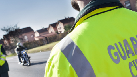 La Guardia Civil de Tráfico ha perdido 230 efectivos en los últimos dos años, tras un recorte de 591 en los cuatro años anteriores. La Guardia Civil de Tráfico ha perdido 230 efectivos en los últimos dos años, tras un recorte de 591 en los cuatro años anteriores.