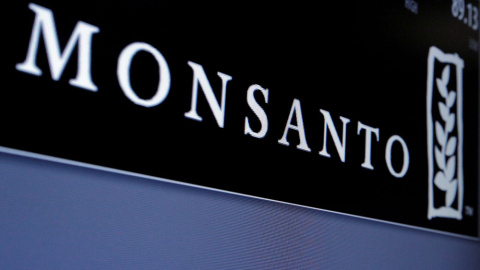 El logo de Monsanto, en una de las pantallas del New York Stock Exchange. REUTERS El logo de Monsanto, en una de las pantallas del New York Stock Exchange. REUTERS