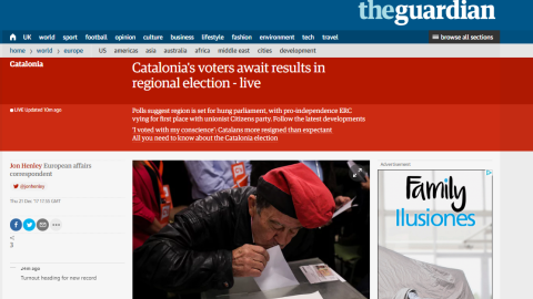 El diario inglés 'The Guardian' recoge la información sobre las elecciones en la parte derecha de su portada y destacada en rojo con el título: 'Los votantes catalanes esperan los resultados en las elecciones autonómicas'