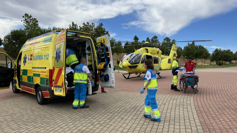 01/07/22. Intervención de los servicios de emergencias para atender a la joven que ha fallecido, en Parla (Madrid) a 30 de junio de 2022. 01/07/22. Intervención de los servicios de emergencias para atender a la joven que ha fallecido, en Parla (Madrid) a 30 de junio de 2022.