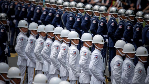 Miembros de la guardia de honor durante la ceremonia de investidura de la nueva presidenta de Taiwán, Tsai Ing-wen, en Taipei, Taiwán. EFE/Ritchie B. Tongo