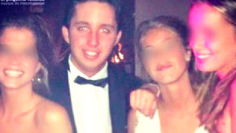 El Pequeño Nicolás con varias amigas. El Pequeño Nicolás con varias amigas.