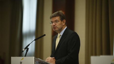 Catalá cuestiona que un Ejecutivo del PSOE fuese tan firme como el PP a la hora de defender la Constitución Catalá cuestiona que un Ejecutivo del PSOE fuese tan firme como el PP a la hora de defender la Constitución