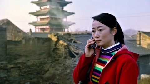 Más allá de las montañas, una película del cineasta chino Jia Zhang-Ke. Más allá de las montañas, una película del cineasta chino Jia Zhang-Ke.