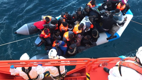 Rescatan a 28 personas de una patera que se buscaba en el mar de Alborán. EUROPA PRESS/Salvamento Marítimo Rescatan a 28 personas de una patera que se buscaba en el mar de Alborán. EUROPA PRESS/Salvamento Marítimo