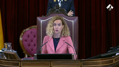 La respuesta de Batet a Olona que ha provocado la ovación del Congreso: "Toda una señora institucional frente a una macarra de la política" La respuesta de Batet a Olona que ha provocado la ovación del Congreso: "Toda una señora institucional frente a una macarra de la política"