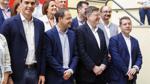 El secretario general del PSOE, Pedro Sánchez, junto al secretario de Organización y Acción Electoral, César Luena, el secretario de Refomas Democráticas y candidato a la Presidencia valenciana del PSPV-PSOE, Ximo Puig, y el candidato del P
