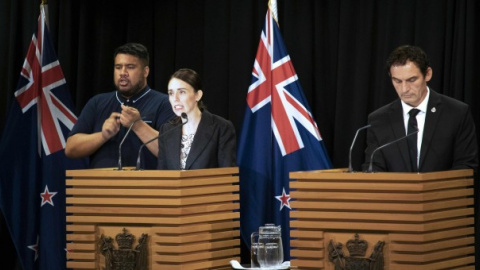 La primera ministra de Nueva Zelanda, Jacinda Ardern, anunciando la prohibición de armas. AFP/Yelim Lee La primera ministra de Nueva Zelanda, Jacinda Ardern, anunciando la prohibición de armas. AFP/Yelim Lee