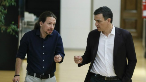 Pablo Iglesias y Pedro Sánchez, en una imagen de archivo. EFE Pablo Iglesias y Pedro Sánchez, en una imagen de archivo. EFE