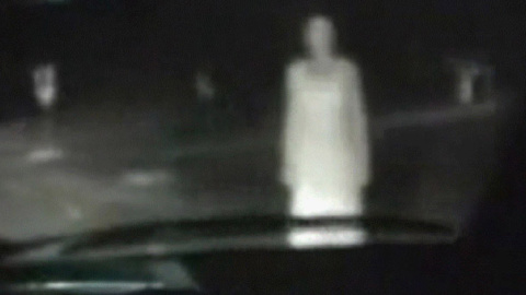 La chica de la curva o la autoestopista fantasma es una de las leyendas urbanas más universales. / YOUTUBE La chica de la curva o la autoestopista fantasma es una de las leyendas urbanas más universales. / YOUTUBE
