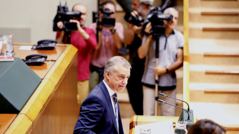 El lehendakari, Iñigo Urkullu, interviene en el pleno de Política General que celebra el Parlamento Vasco, en Vitoria. EFE/David Aguilar El lehendakari, Iñigo Urkullu, interviene en el pleno de Política General que celebra el Parlamento Vasco, en Vitoria. EFE/David Aguilar