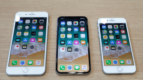 Diferentes modelos de iPhone 8 en la sede de la empresa informática, en Cupertino (California, EEUU). REUTERS/Stephen Lam Diferentes modelos de iPhone 8 en la sede de la empresa informática, en Cupertino (California, EEUU). REUTERS/Stephen Lam