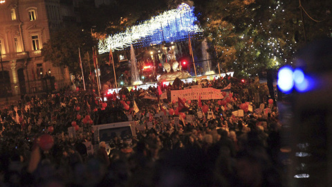 Las llamadas Marchas por la Dignidad a su paso por la plaza de Cibeles, camino de la Puerta del Sol, para reivindicar "Pan, trabajo y techo". // EFE