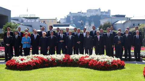 Foto de familia de los líderes de la UE en la cumbre informal de Salzburgo (Austria). REUTERS/Lisi Niesner Foto de familia de los líderes de la UE en la cumbre informal de Salzburgo (Austria). REUTERS/Lisi Niesner