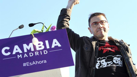 El exdirigente de Podemos, Juan Carlos Monedero, durante su intervención en el mitin de cierre de campaña para las elecciones autonómicas y municipales del 24 de mayo, hoy en Madrid. EFE/Javier Lizon El exdirigente de Podemos, Juan Carlos Monedero, durante su intervención en el mitin de cierre de campaña para las elecciones autonómicas y municipales del 24 de mayo, hoy en Madrid. EFE/Javier Lizon