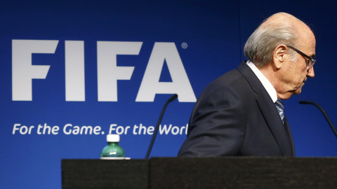 Blatter, tras su rueda de prensa. REUTERS/Ruben Sprich Blatter, tras su rueda de prensa. REUTERS/Ruben Sprich