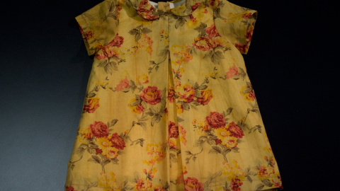 Vestido de niña del proyecto social. JAIRO VARGAS