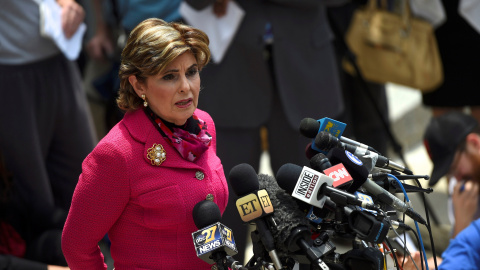 La abogada Gloria Allred se dirige a los medios después de que el actor y comediante Bill Cosby abandonase la Corte del Condado de Montgomery después de una audiencia previa al juicio por cargos de asalto sexual en Norristown , Pennsylvania La abogada Gloria Allred se dirige a los medios después de que el actor y comediante Bill Cosby abandonase la Corte del Condado de Montgomery después de una audiencia previa al juicio por cargos de asalto sexual en Norristown , Pennsylvania