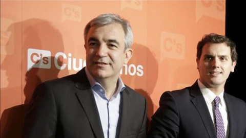 El encargado del programa económico de Ciudadanos, Luis Garicano, con el líder del partido, Albert Rivera, en una imagen de archivo. EFE El encargado del programa económico de Ciudadanos, Luis Garicano, con el líder del partido, Albert Rivera, en una imagen de archivo. EFE