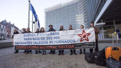 12/6/23 Alfonso Gómez, con otros gallegos en una protesta en Bruselas de la Plataforma de Emigrados. 12/6/23 Alfonso Gómez, con otros gallegos en una protesta en Bruselas de la Plataforma de Emigrados.