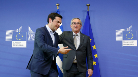 El primer ministro griego, Alexis Tsipras, junto al presidente de la Comisión Europea, Jean-Claude Juncker.- REUTERS El primer ministro griego, Alexis Tsipras, junto al presidente de la Comisión Europea, Jean-Claude Juncker.- REUTERS