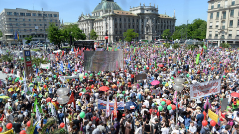 Imagen de la manifestación contra el TTIP y contra el G-7 en Múnich, ante la cumbre de los siete países más ricos del mundo que se celebrará el 7 y 8 de junio en Baviera. EFE/Sven Hoppe