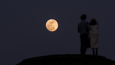 Superluna en Xiamen (China)./ REUTERS