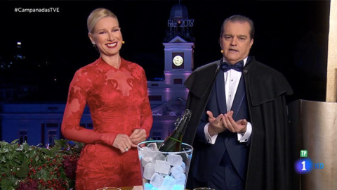 La 1 repite liderazgo para despedir 2017, con casi 8 millones de espectadores que siguieron las campanadas en el minuto final del año con Anne Igartiburu y Ramón García, mientras Antena 3, con Cristina Pedroche y Alberto Chicote, ocupa la s La 1 repite liderazgo para despedir 2017, con casi 8 millones de espectadores que siguieron las campanadas en el minuto final del año con Anne Igartiburu y Ramón García, mientras Antena 3, con Cristina Pedroche y Alberto Chicote, ocupa la s