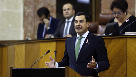 El portavoz del PP-A, Juanma Moreno, durante su intervención en la segunda sesión del debate sobre el estado de la comunidad, el primero que se celebra en Andalucía con la participación de cinco grupos parlamentarios. EFE/José Manuel Vidal El portavoz del PP-A, Juanma Moreno, durante su intervención en la segunda sesión del debate sobre el estado de la comunidad, el primero que se celebra en Andalucía con la participación de cinco grupos parlamentarios. EFE/José Manuel Vidal