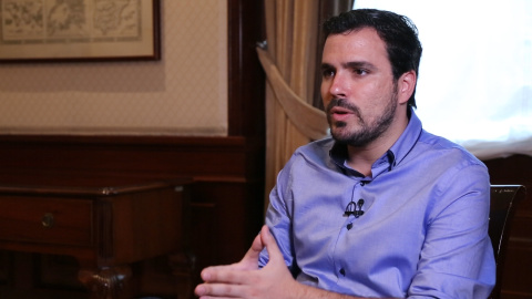 Alberto Garzón durante la entrevista en el Congreso.- PÚBLICO