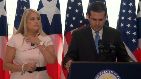 La secretaria de Justicia Wanda Vázquez al lado del gobernador Ricardo Roselló en San Juan / REUTERS La secretaria de Justicia Wanda Vázquez al lado del gobernador Ricardo Roselló en San Juan / REUTERS