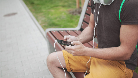 Un hombre vistiendo bermudas y camiseta / Pixabay Un hombre vistiendo bermudas y camiseta / Pixabay