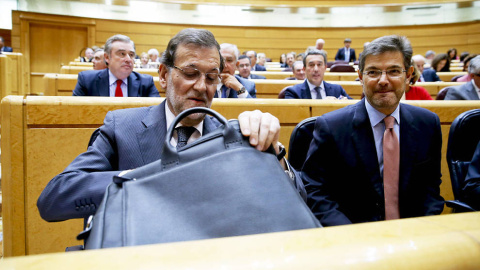 Mariano Rajoy y Rafael Catalá en el Senado. EFE Mariano Rajoy y Rafael Catalá en el Senado. EFE