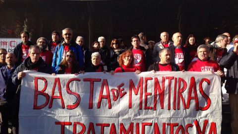 Integrantes de la Plataforma de Afectados por la Hepatitis C minutos antes de ocupar el Doce de Octubre Integrantes de la Plataforma de Afectados por la Hepatitis C minutos antes de ocupar el Doce de Octubre