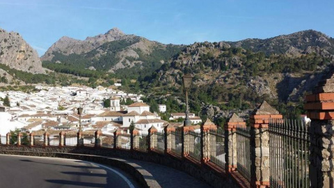 Grazalema, el corazón de la Sierra que lleva su mismo nombre y un pintoresco pueblo de casas blancas