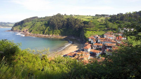 Tazones, Asturias. Declarado conjunto histórico, es un pequeño pueblo marinero situado en el municipio de Villaviciosa, en pleno corazón de la Comarca de la Sidra del Principado de Asturias. / lospueblosmasbonitosdeespana.org