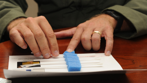 Kit para tomar la muestra. Foto: Air Combat Command Kit para tomar la muestra. Foto: Air Combat Command
