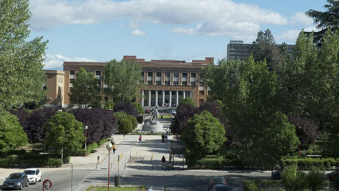 La Universidad Complutense de Madrid La Universidad Complutense de Madrid