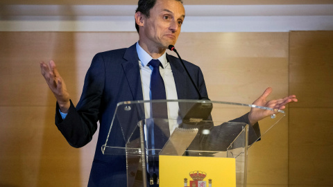 El ministro de Ciencia, Innovación y Universidades, Pedro Duque, en la rueda de prensa para explicar su sociedad patrimonial. EFE/ Santi Donaire El ministro de Ciencia, Innovación y Universidades, Pedro Duque, en la rueda de prensa para explicar su sociedad patrimonial. EFE/ Santi Donaire