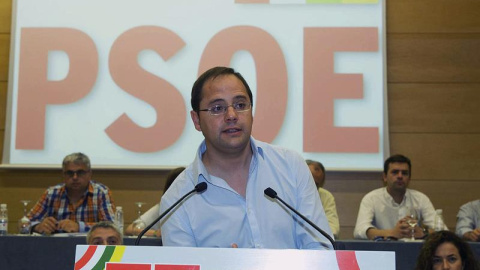 El secretario de Organización del PSOE y líder de los socialistas riojanos, César Luena, participa en la reunión del Comité del PSOE de La Rioja para analizar los resultados de las pasadas elecciones municipales y autonómicas. EFE/Abel Alon El secretario de Organización del PSOE y líder de los socialistas riojanos, César Luena, participa en la reunión del Comité del PSOE de La Rioja para analizar los resultados de las pasadas elecciones municipales y autonómicas. EFE/Abel Alon