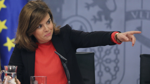 La vicepresidenta Soraya Sáenz de Santamaría durante la rueda de prensa posterior al Consejo de Ministros. EFE/BALLESTEROS La vicepresidenta Soraya Sáenz de Santamaría durante la rueda de prensa posterior al Consejo de Ministros. EFE/BALLESTEROS
