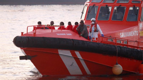 Foto de archivo de un buque de Salvamento Marítimo de España. EFE/Archivo. Foto de archivo de un buque de Salvamento Marítimo de España. EFE/Archivo.