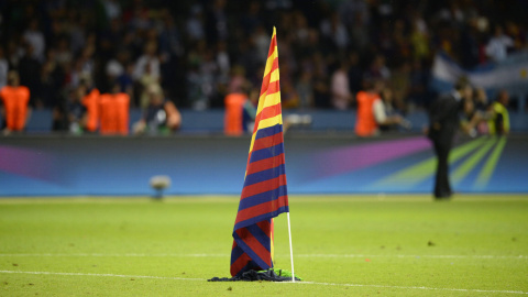 La bandera blaugrana reinando en el Olympiastadion.- DYLAN MARTINEZ (REUTERS)