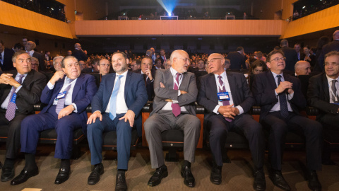 El presidente de la CEOE, Joan Rosell (i), el presidente de la AVE, Vicente Boluda (2I), el ministro de Fomento, José Luis Abalos (3i), el presidente de Mercadona, Juan Roig (c), el presidente del Banc de Sabadell, Josep Oliu (3d), el presi El presidente de la CEOE, Joan Rosell (i), el presidente de la AVE, Vicente Boluda (2I), el ministro de Fomento, José Luis Abalos (3i), el presidente de Mercadona, Juan Roig (c), el presidente del Banc de Sabadell, Josep Oliu (3d), el presi