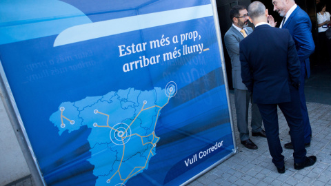 Más de 1.400 empresarios, directivos y profesionales de toda España se han reunido en el acto empresarial de impulso al Corredor Mediterráneo celebrado en Barcelona, organizado por la Asociación Valenciana de Empresarios (AVE).- EFE/ Enric Más de 1.400 empresarios, directivos y profesionales de toda España se han reunido en el acto empresarial de impulso al Corredor Mediterráneo celebrado en Barcelona, organizado por la Asociación Valenciana de Empresarios (AVE).- EFE/ Enric